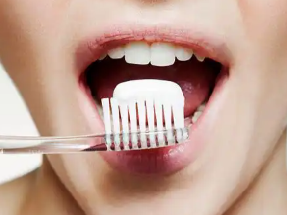 上了年紀(jì)的老年人如何刷牙？